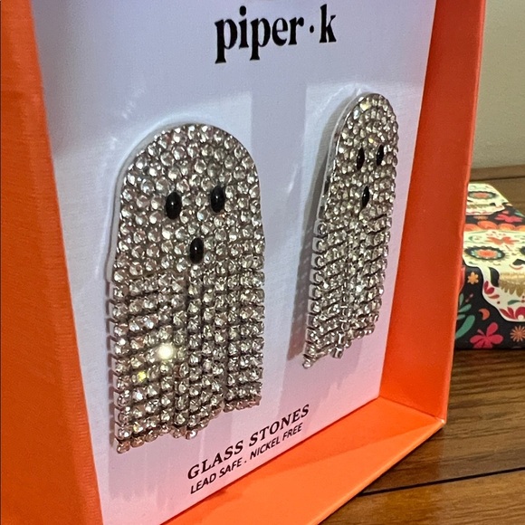 Piper K | Glittery Ghosts 👻 - Picture 3 of 8